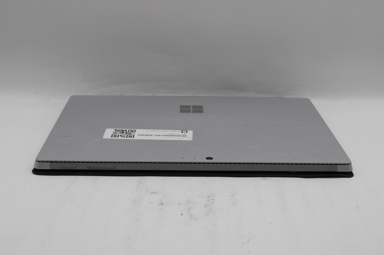 Microsoft Surface Pro 4 1724 @ 2.4 GHz i5-6300U 4GB RAM 128GB SSD No OS