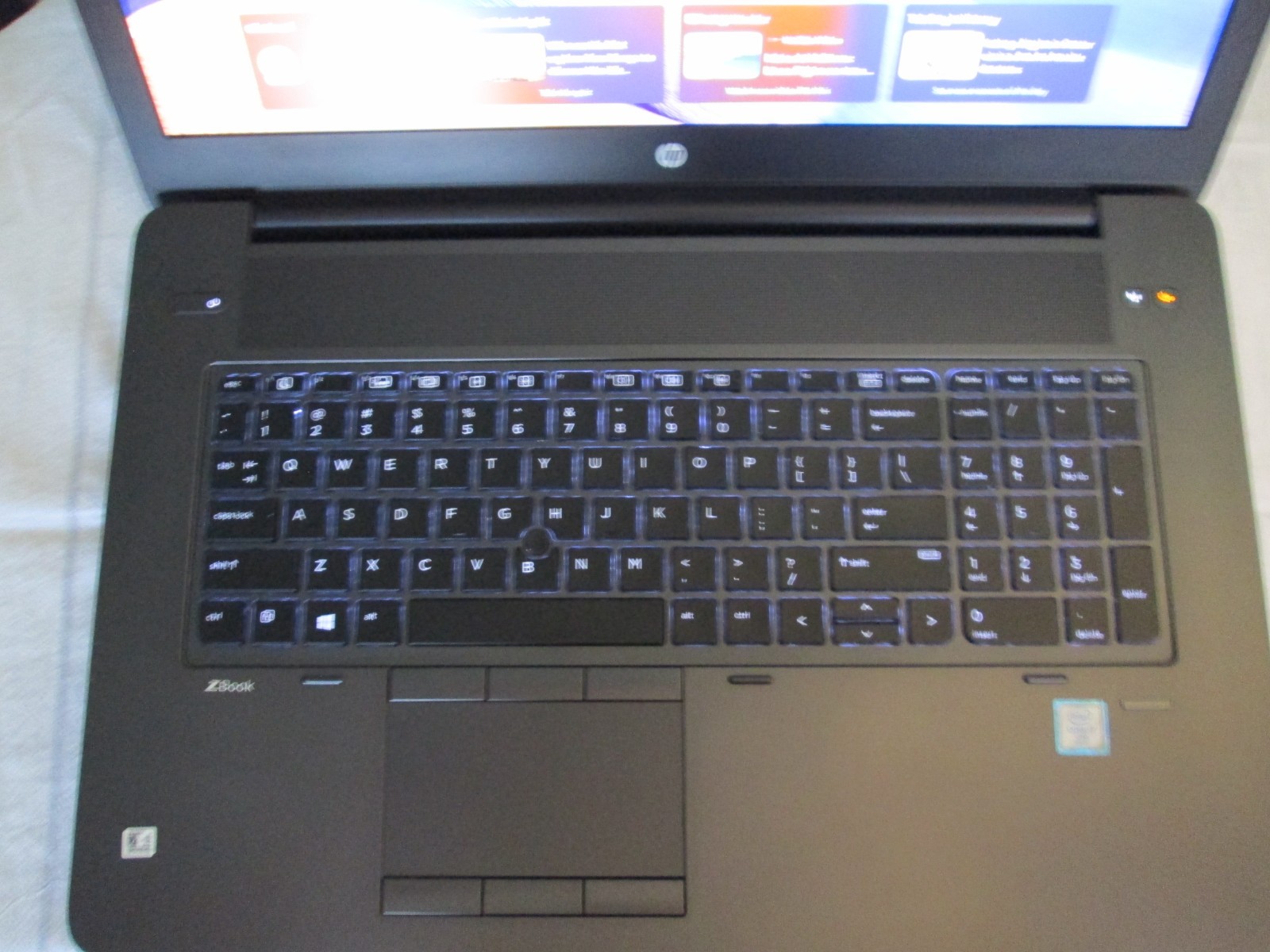 HP Zbook 17 gen 3 🌈DREAMCOLOR🌈 i7-6820HQ 32GB RAM 240GB SSD works great!