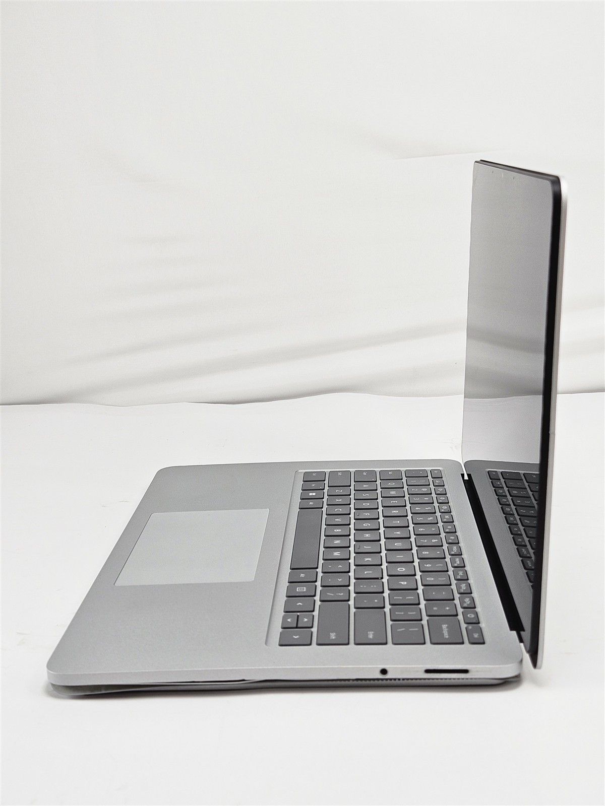Microsoft 14.4″ Surface Laptop Studio 1964 i7-11370H 32GB RAM No SSD Platinum