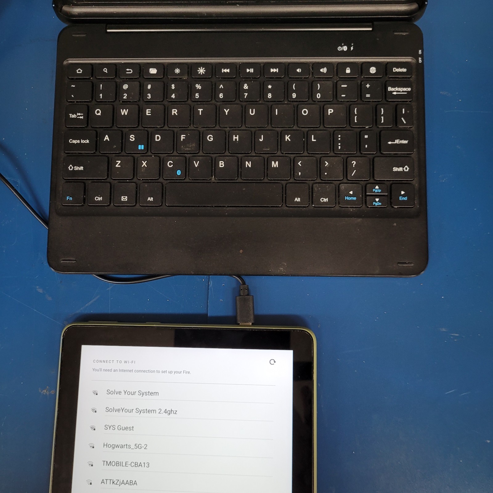 Amazon Fire HD 10 11th Gen (2021) T76N2B 10.1″ Tablet Wi-Fi with Keyboard/Cover