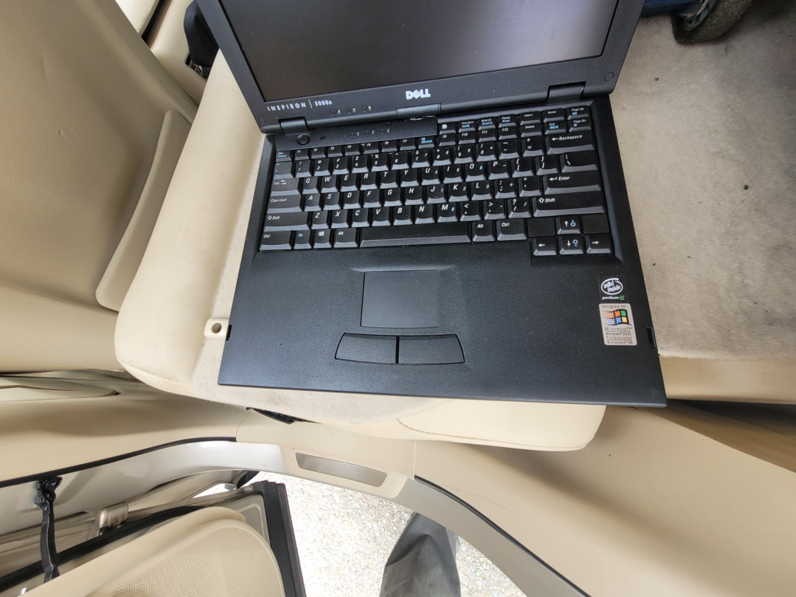 Vintage Dell Inspiron 5000e Laptop P III PPM 700 MHz, 128 MB RAM WinXP