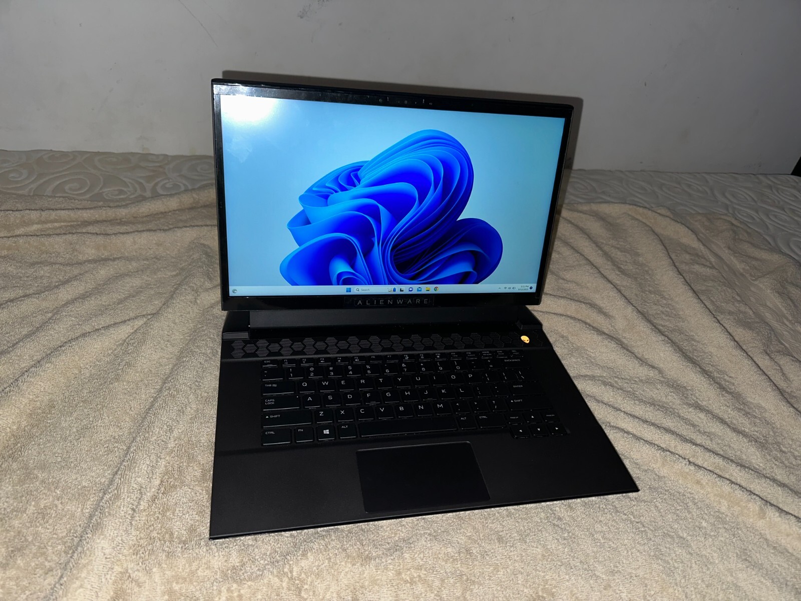Alienware M15 R2 15.6″ (512GB SSD, Intel Core i7 9th Gen. 4.50GHz, 16GB) Laptop