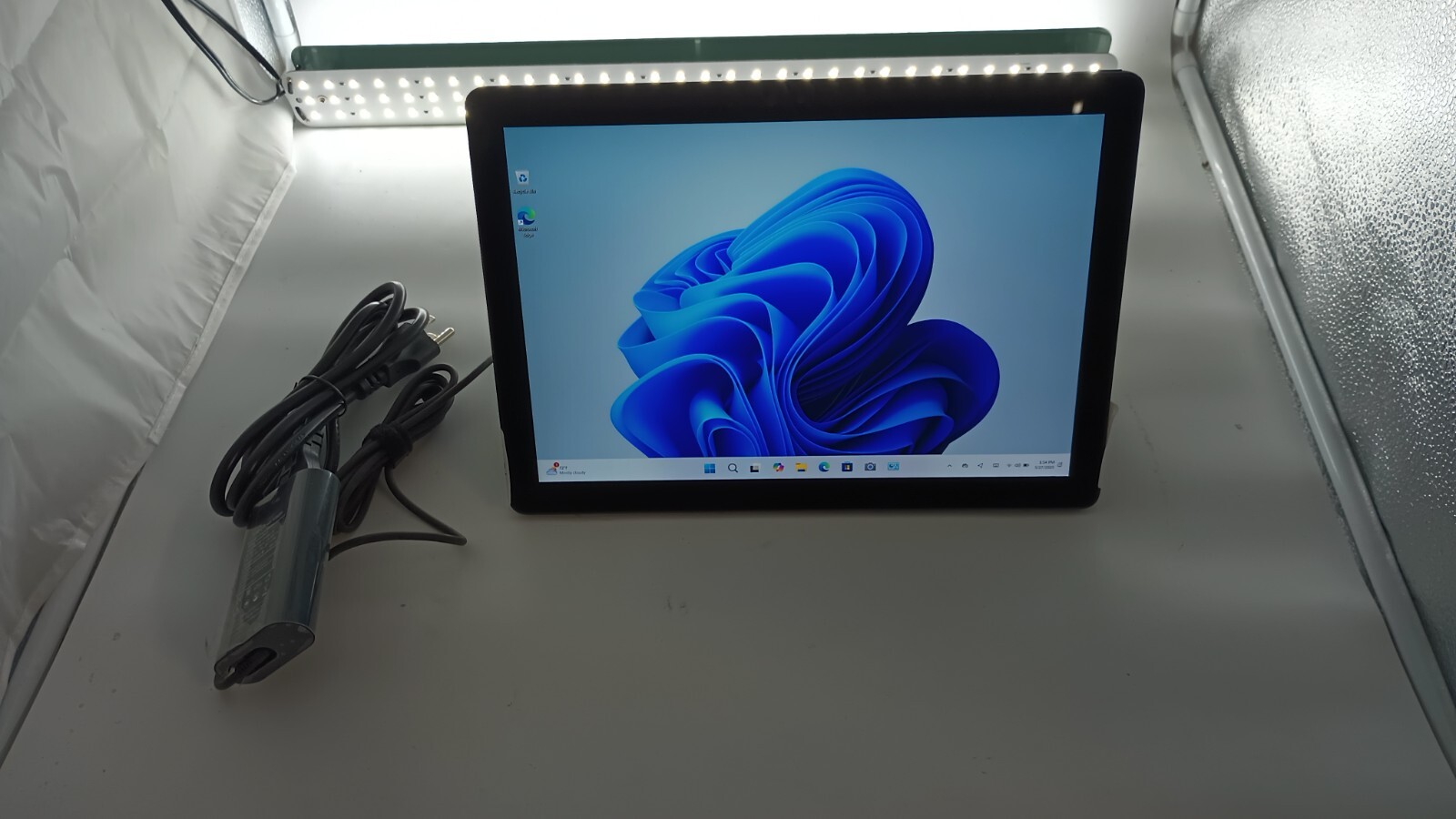 Latitude 5290 2in1 (5273) w/charger.i5 vPro 8350U.8GB.256GB M.2.12.3 FHD Touch.