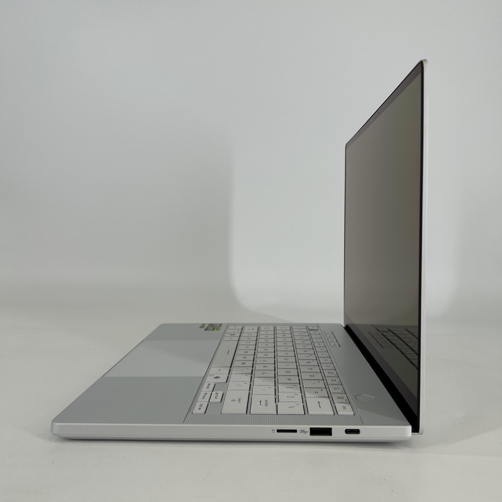 Asus ROG Zephyrus G14 GA403 14 120Hz QHD+ 4.0 GHz Ryzen 9 270 16GB 1TB RTX 5060