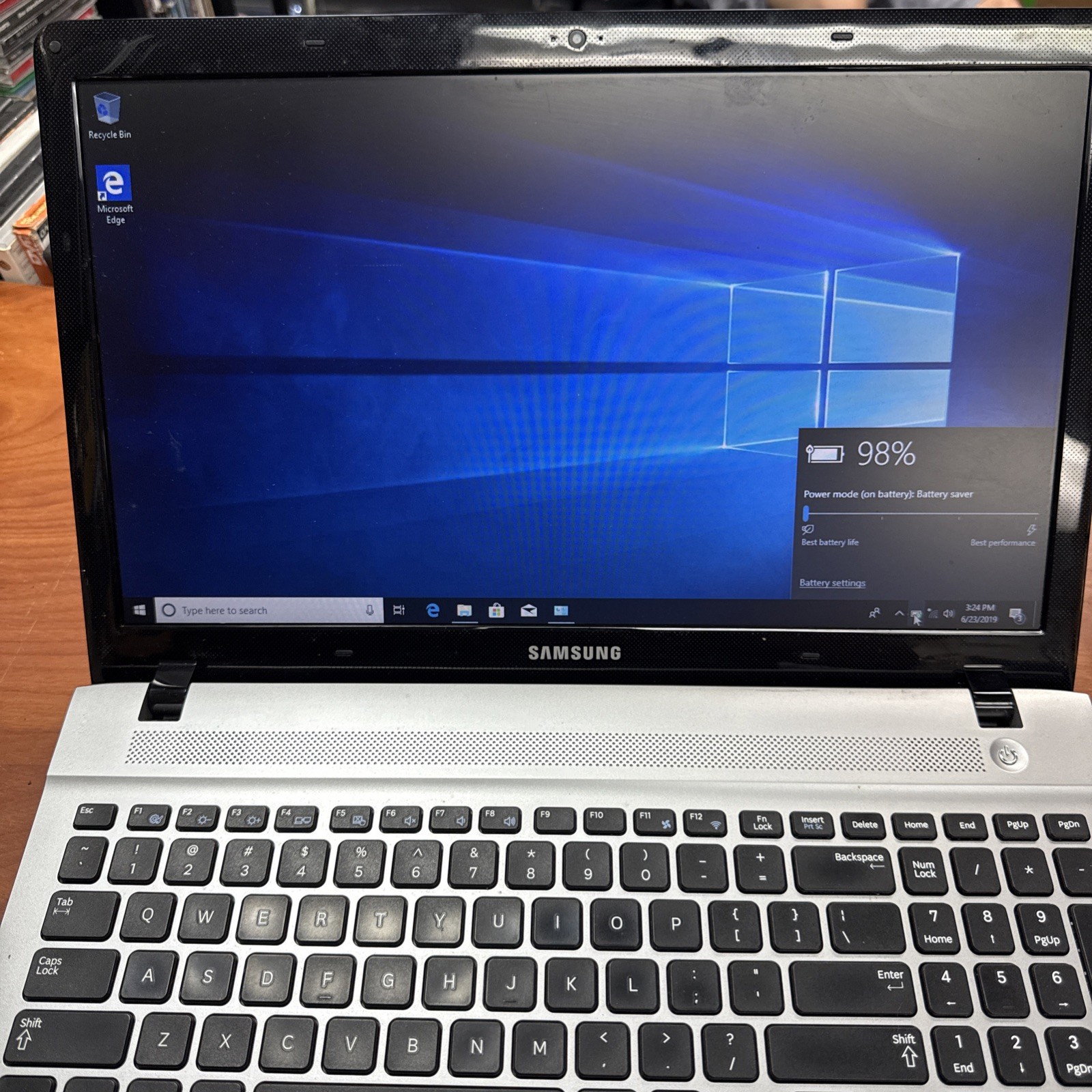 SAMSUNG NP300E5E I3-3120 2.50GHZ 4GB Of RAM – 750 GB Hard drive – Windows10