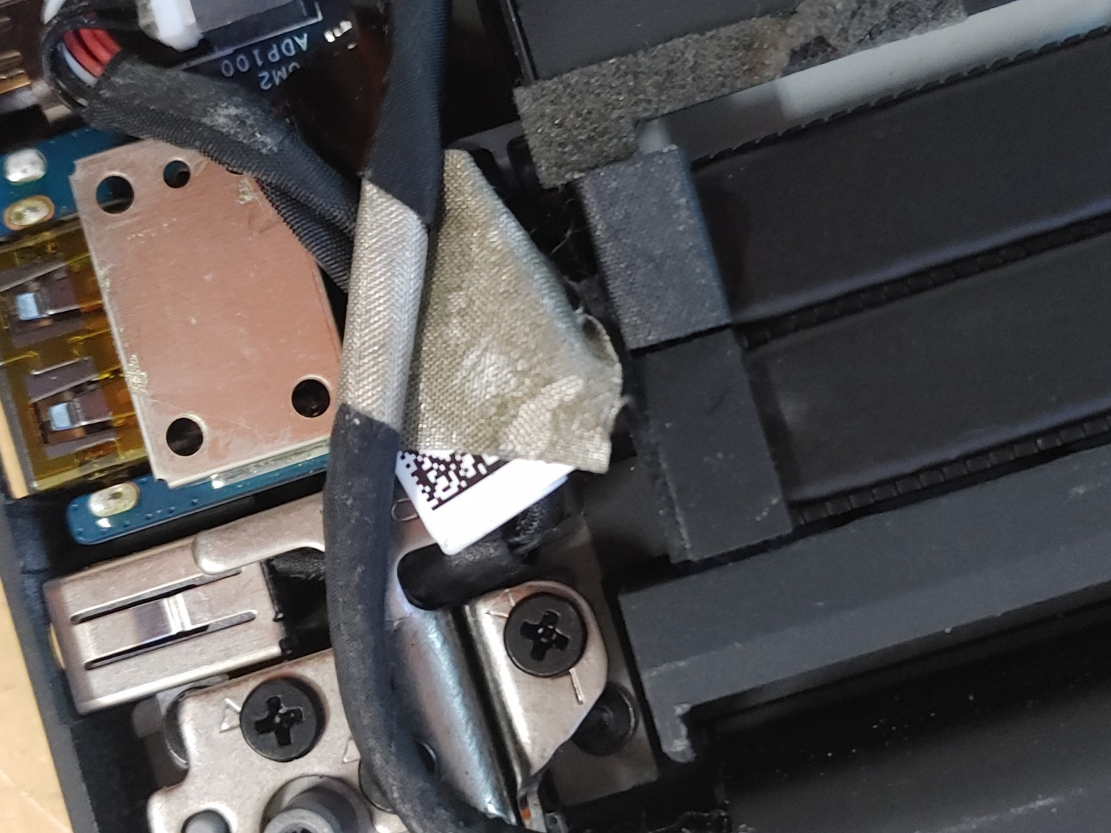 Dell XPS 9570 Core i7-8750H@2.20GHz, 8GB RAM , NO SSD , FOR PARTS/ REPAIR