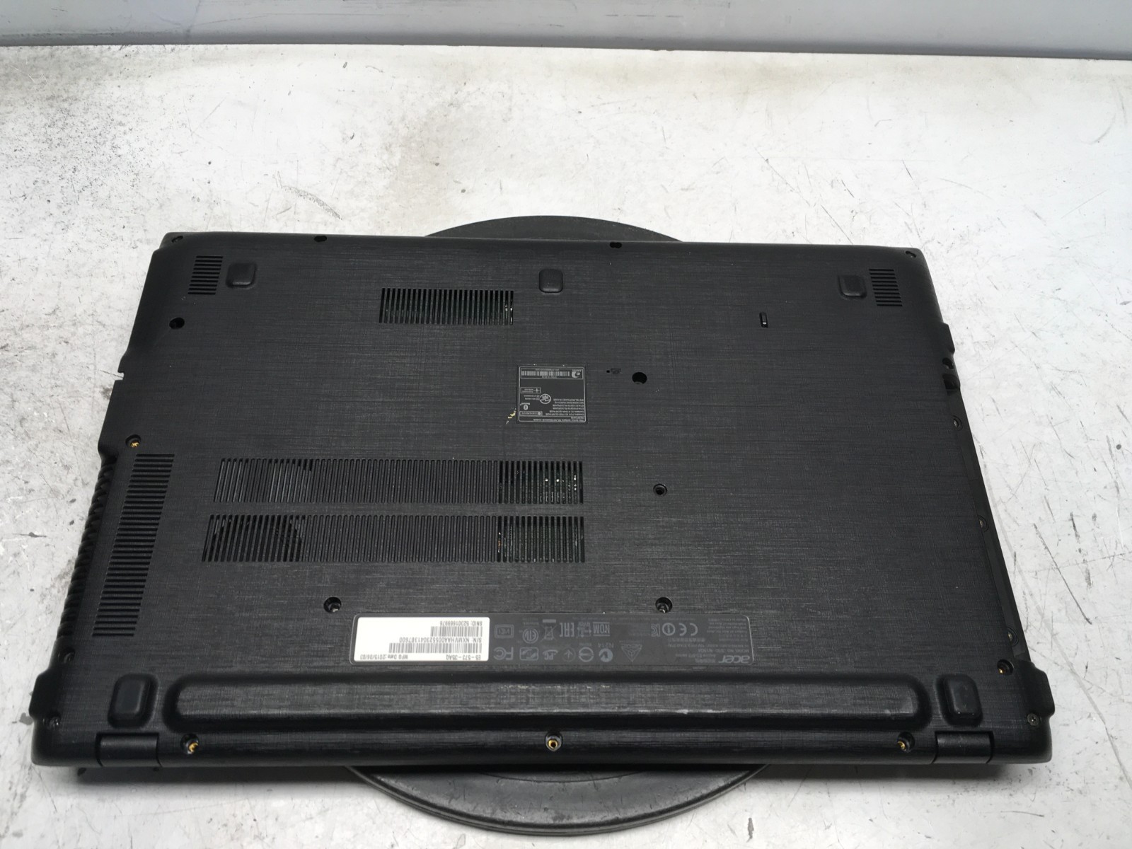 Acer Aspire E5-573-35AQ Intel i3 No RAM NO HDD