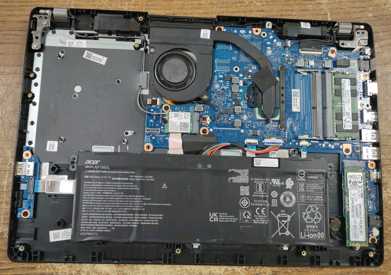 Acer TravelMate P215-53 N19Q8 W/ I7-1165G7, 16GB, 1TB.