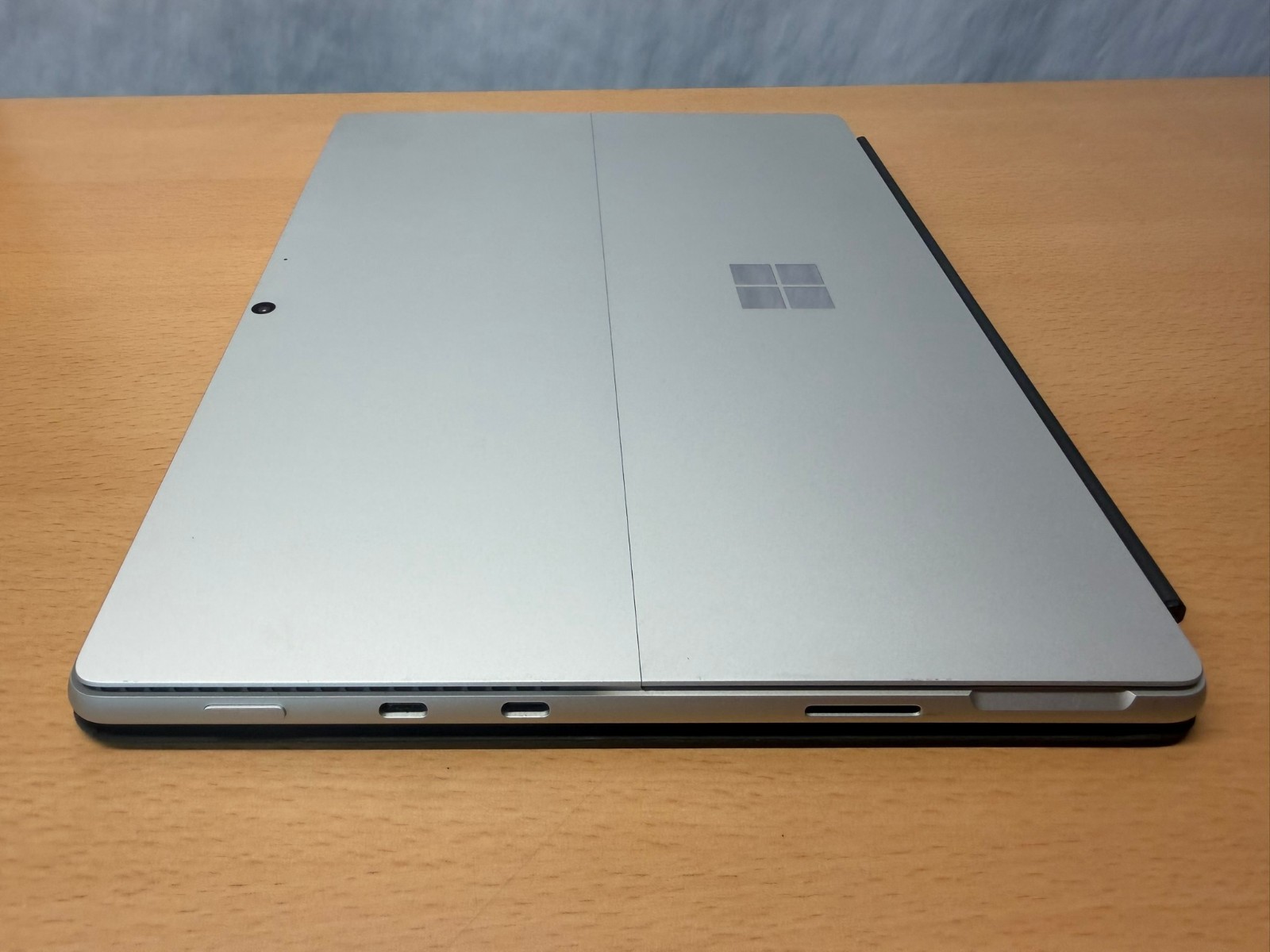Microsoft Surface Pro 8 i5-1135G7 8GB 128GB SSD Win11 Reset Read