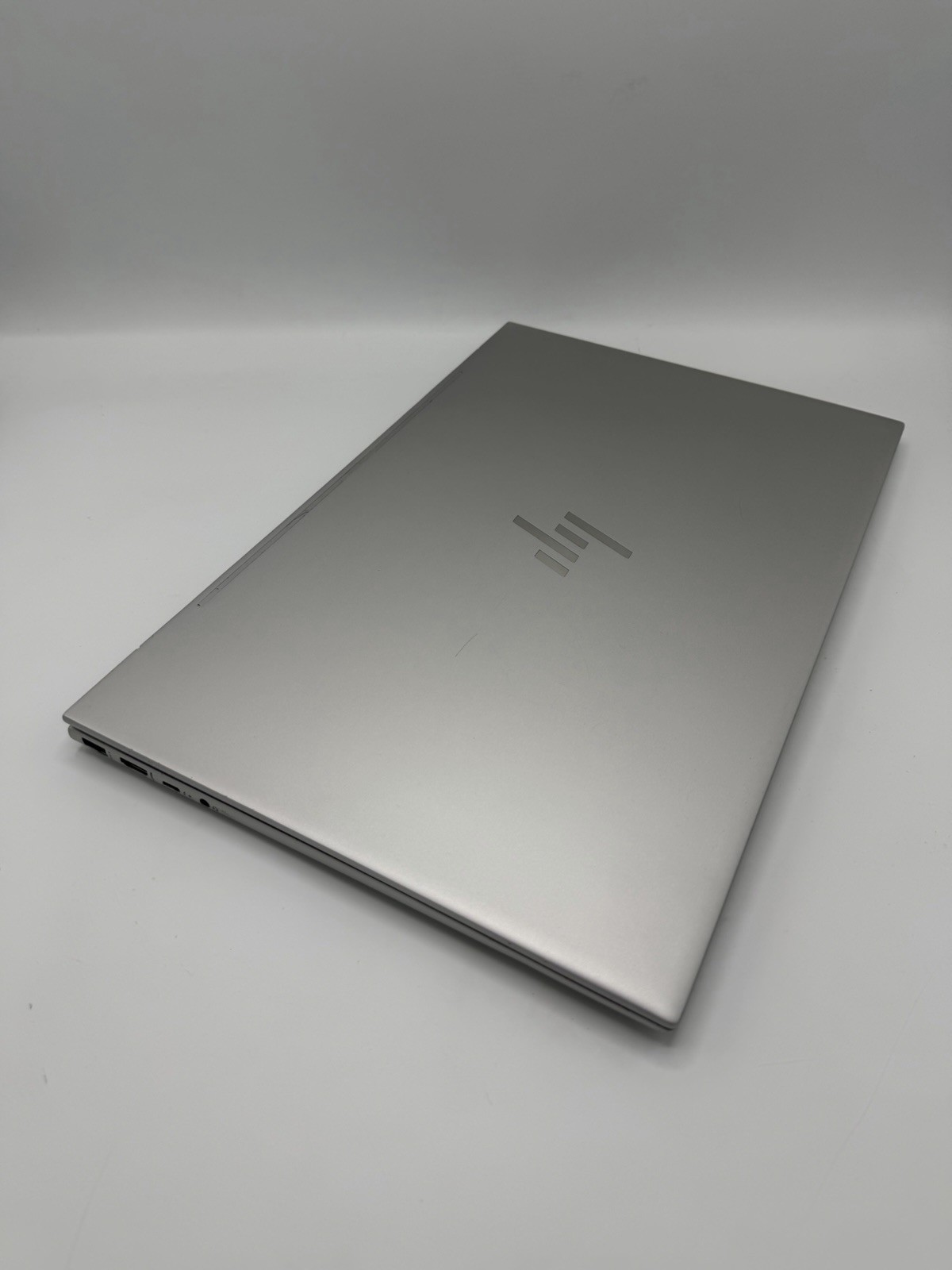 HP Envy 17m-ch0013dx 17.3” Touch i7-1165G7 16GB RAM 512GB SSD Windows 11 Iris Xe
