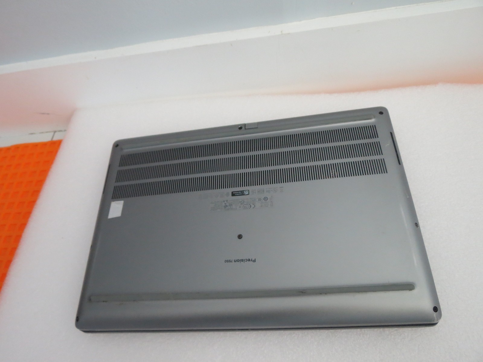 Dell Precision 7550 15.6″ (512GB SSD, Intel Core i9-10885H, 2.4GHz, 16GB RAM)