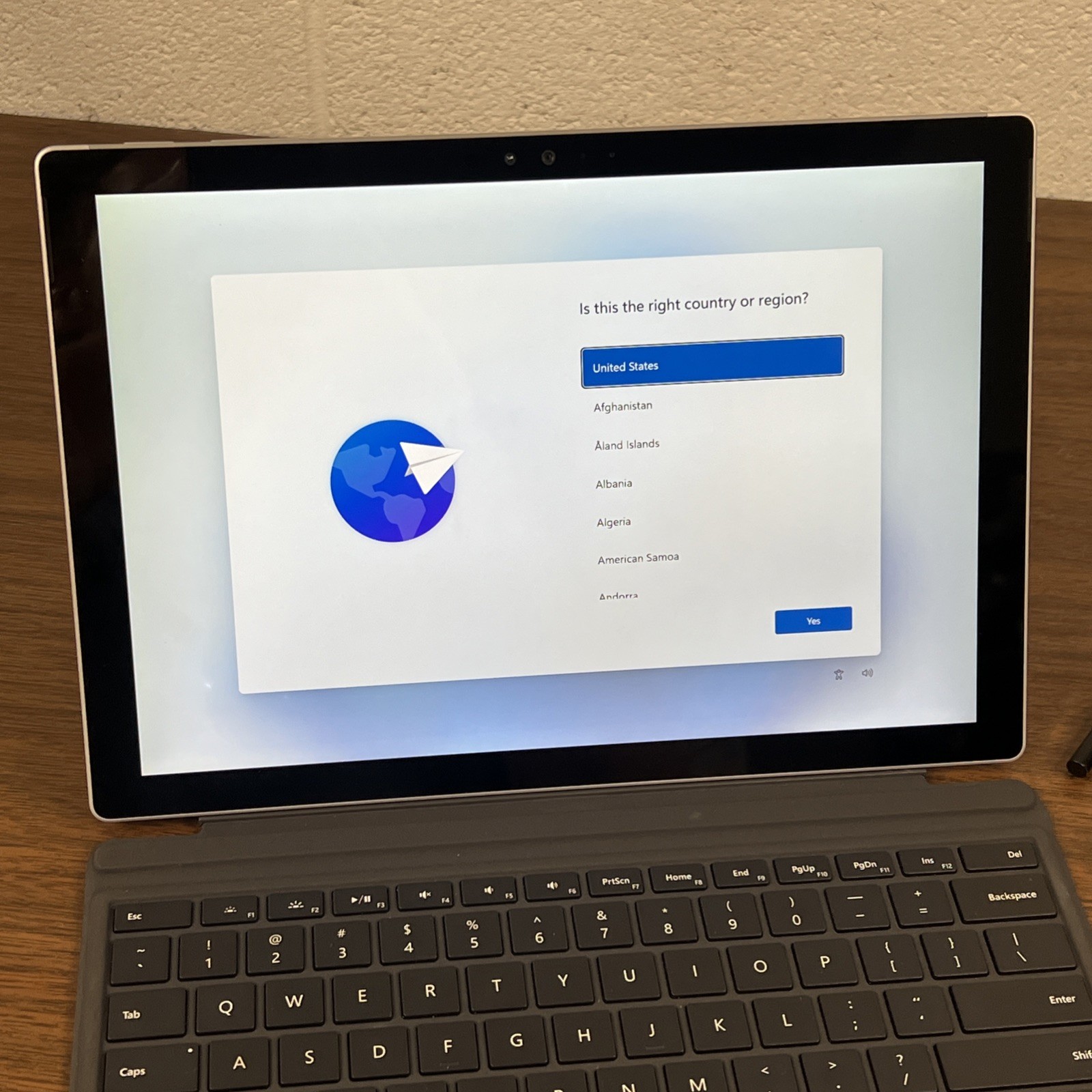Microsoft Surface Pro 4 1724 i5-6300U 2.40GHz 8GB RAM 256GB Windows 11 Pro *READ