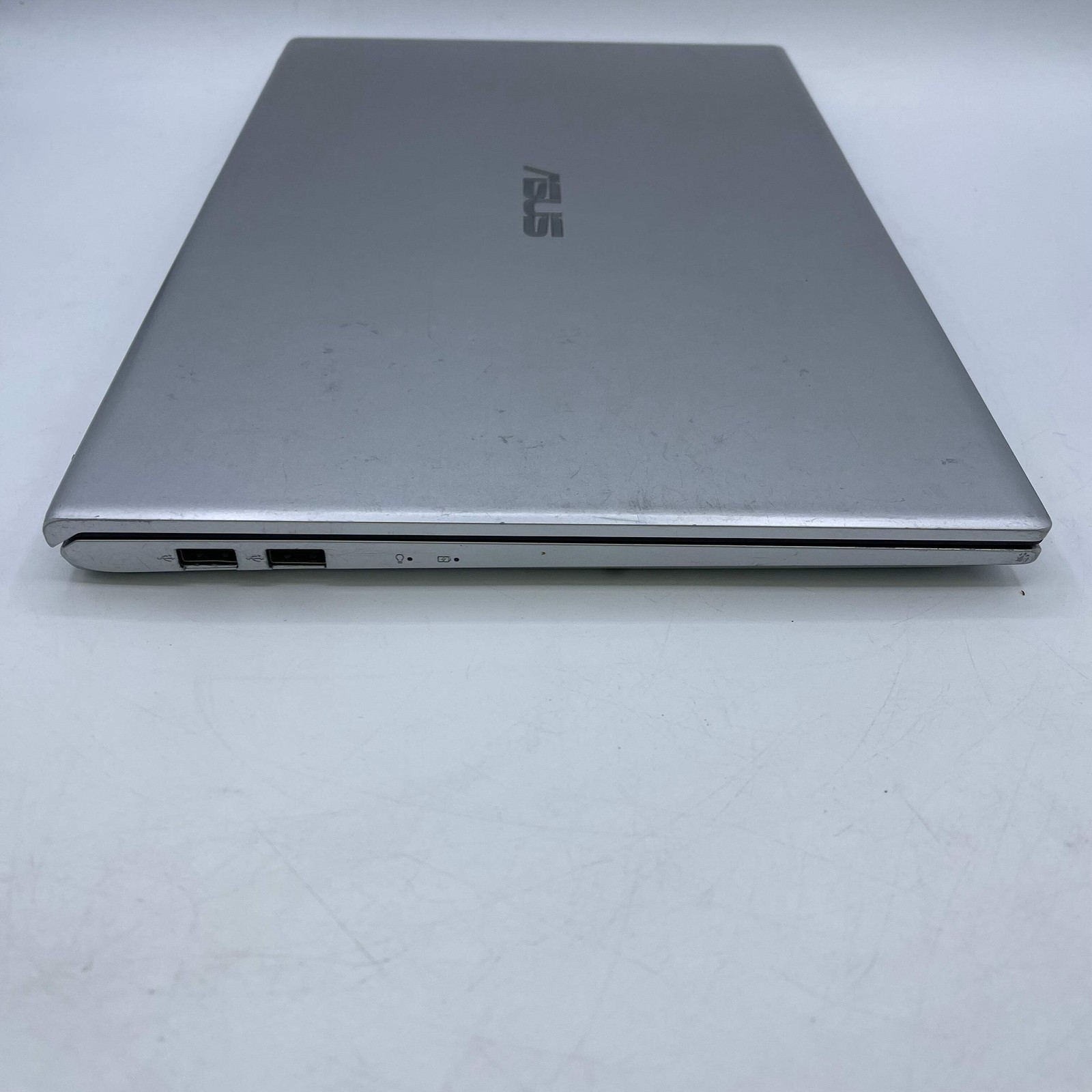 Asus Vivobook 15 X512F 15.6″ i5-8265U 1.6GHz 8GB RAM 512GB SSD GeForce MX230