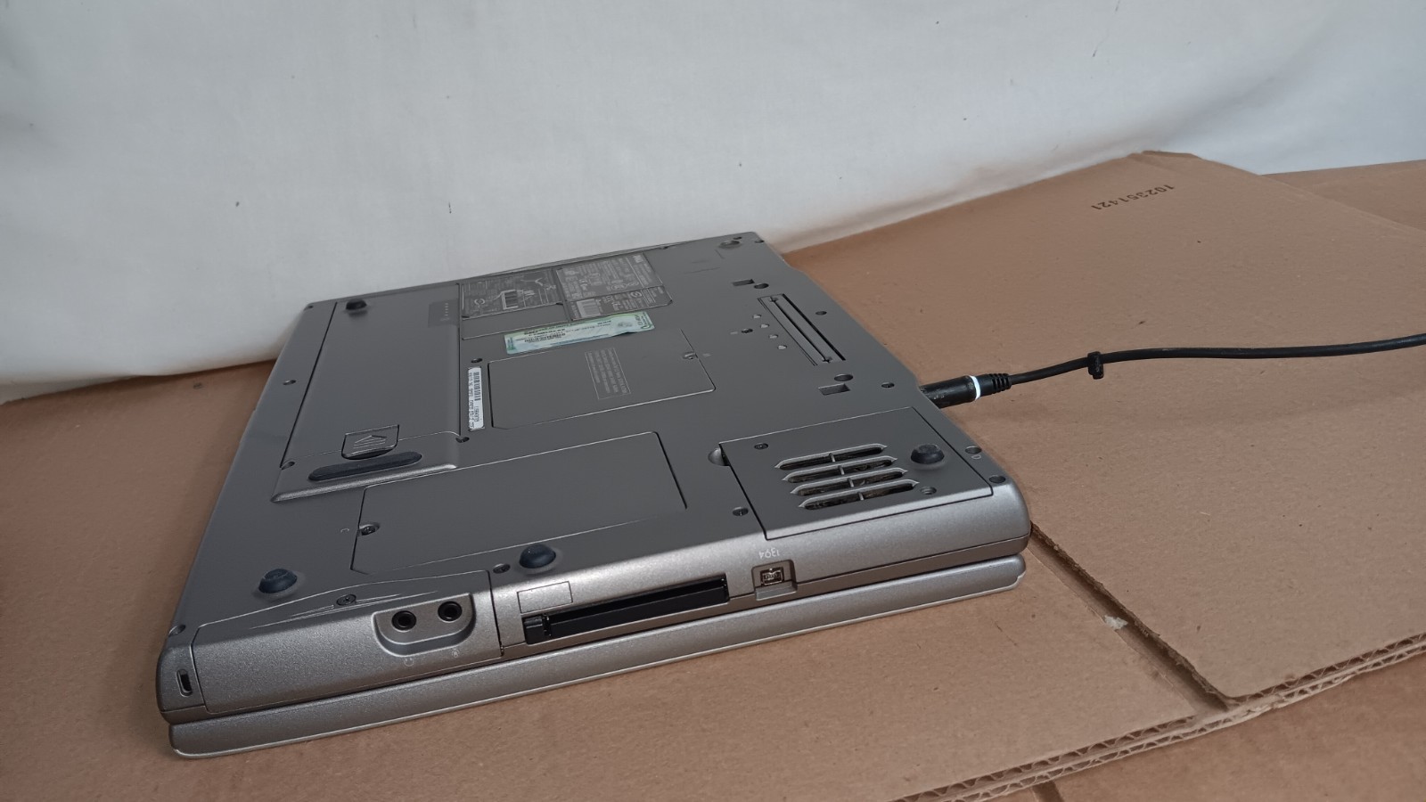Dell Inspiron 8600 Laptop PM @ 1.60 GHz 1 GB DDR 15.4″ LCD Nvidia GeForce FX5200