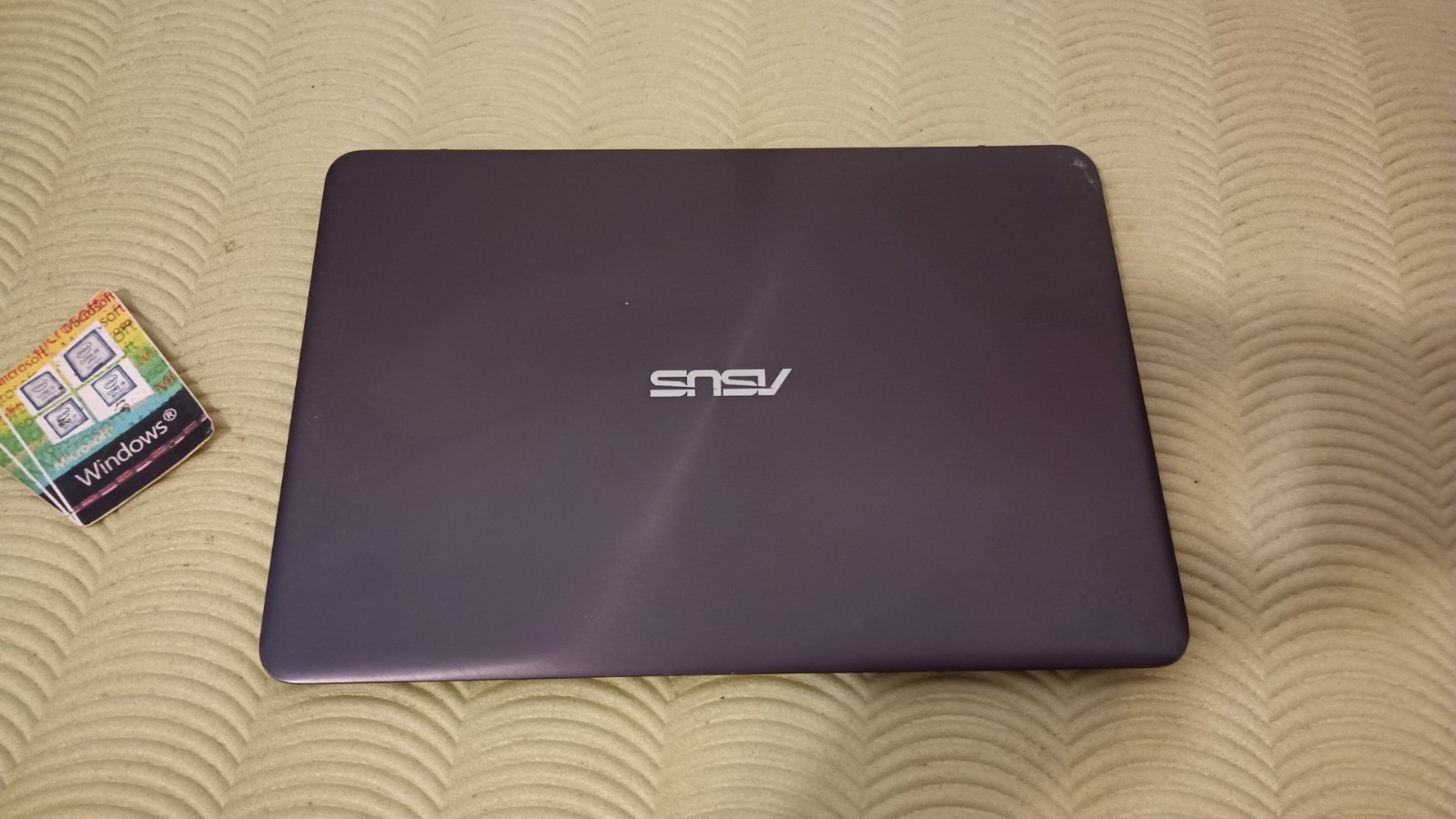 Asus VioBook UX303F 13.3″ FULLHD M-5Y10C 8gb 256gb ssd m2 win11