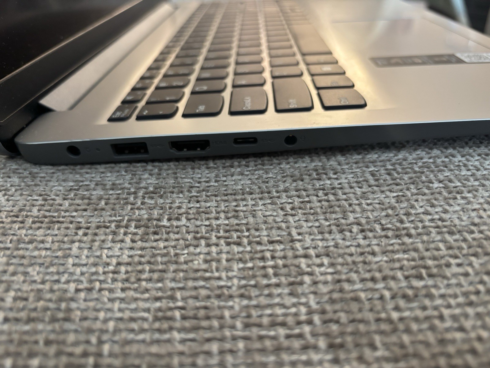 Lenovo IdeaPad 1i 15″ Intel Core i3 Laptop Silver, Webcam, HDMI, USB-C
