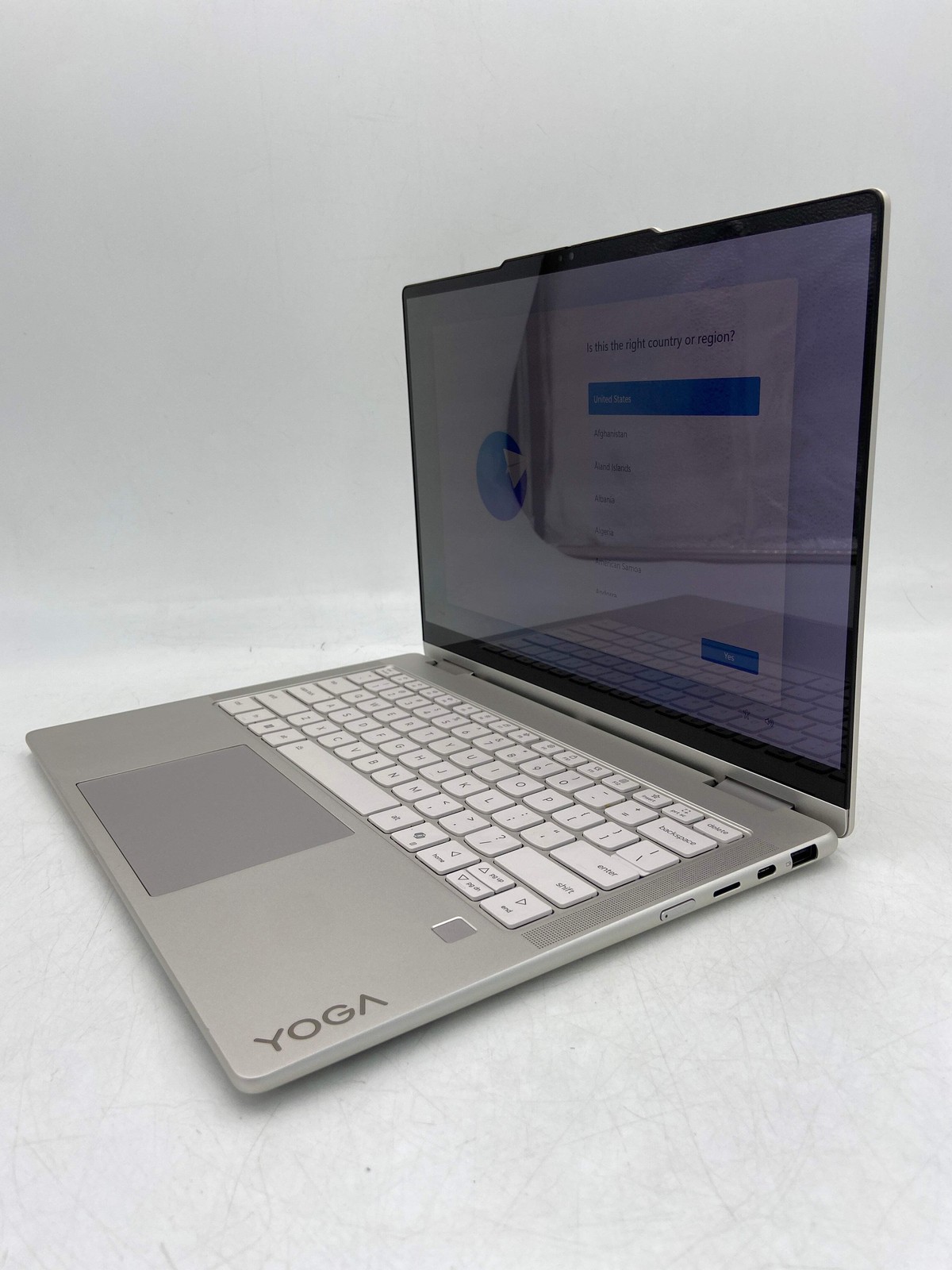 Lenovo Yoga 7 2-in-1 14AKP10 14″ AMD Ryzen AI 5 340 2.0GHz 16GB RAM 512GB SSD AM