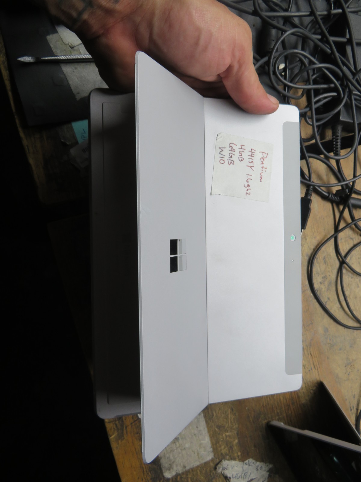 Microsoft Surface GO tablet 1824 Pentium 4415Y 4GB DDR3 64GB SSD BAD BATTERY