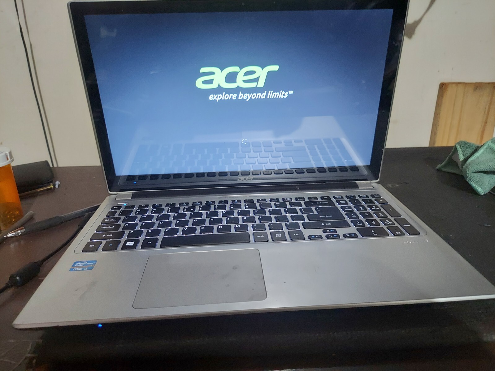 Acer Aspire v5-571P, i5 touch 6 GB RAM, 500 GB HDD Win 10