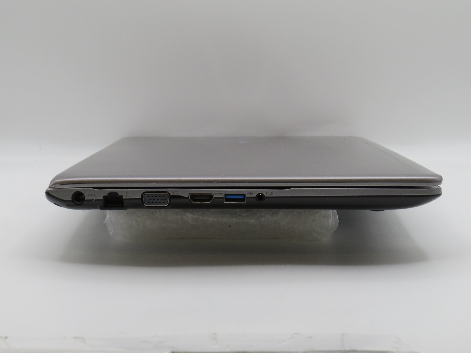 Samsung 303C | i7-3537U @ 2GHz | 8GB DDR2 | 15.6″ display | No HDD/OS/AC Parts