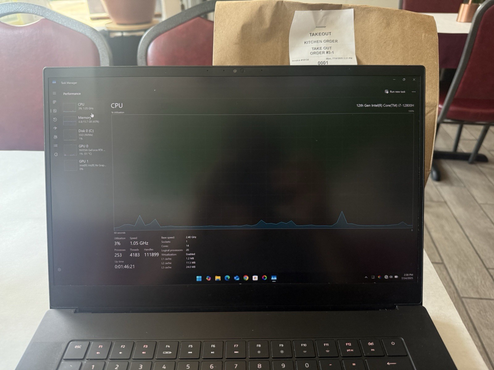 Razer Blade 15 Advanced 2022 I-7 12800h, RTX 3070 Ti, 16GB DDR5 Ram 1 TB ssd.