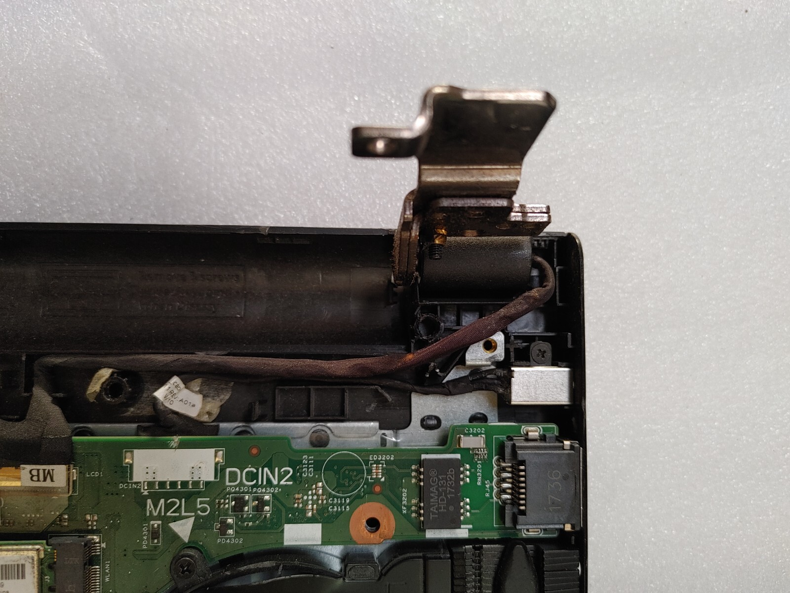 DELL INSPIRON 15 3567 CORE i3-7100U @ 2.4 GHz, NO RAM ,NO HD , FOR PARTS ONLY