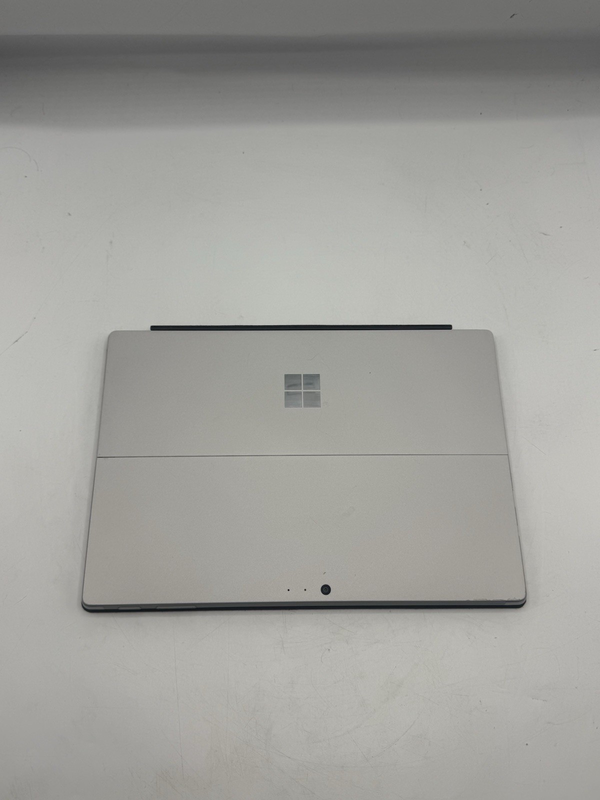 Microsoft Surface Pro 1796 12.3” Intel i5-7300U 2.6GHz 4GB RAM 128GB SSD WIN10P