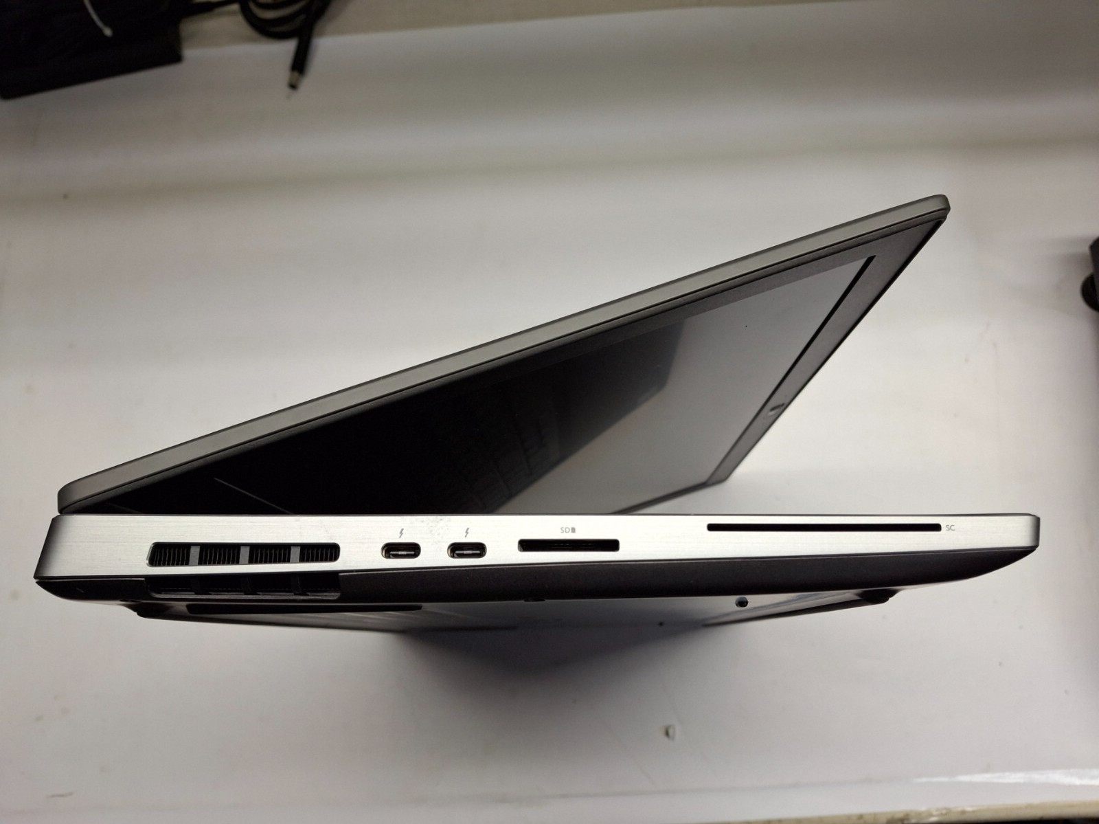 Dell Precision 7540 15.6″ Laptop Core i7-9750H 32GB RAM 256GB SSD Webcam T1000