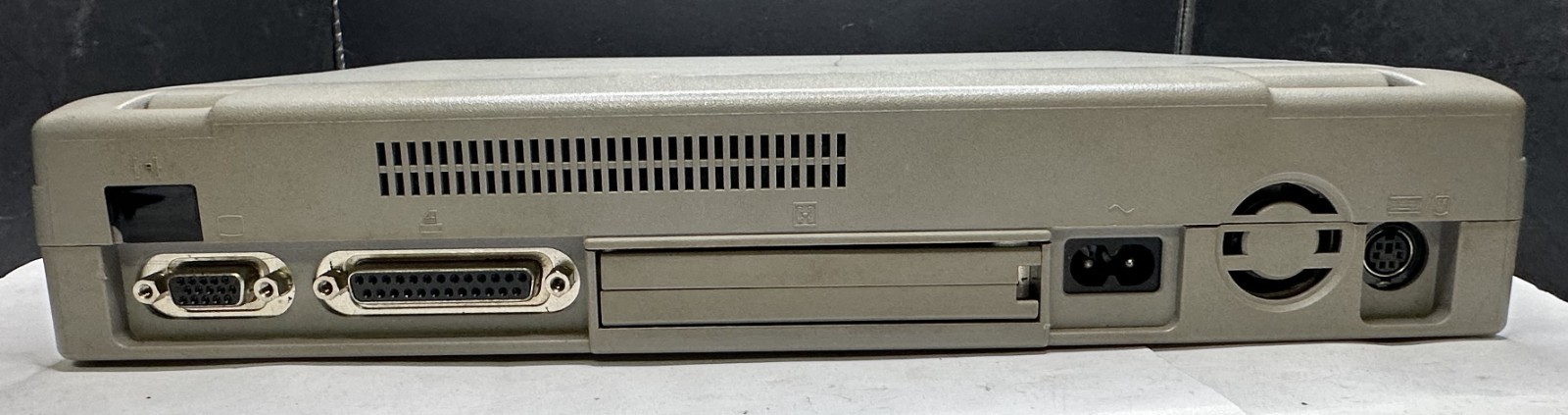 VINTAGE TOSHIBA SATELLITE PRO 405CS LAPTOP STRICTLY AS IS FOR PARTS/REPAIR!