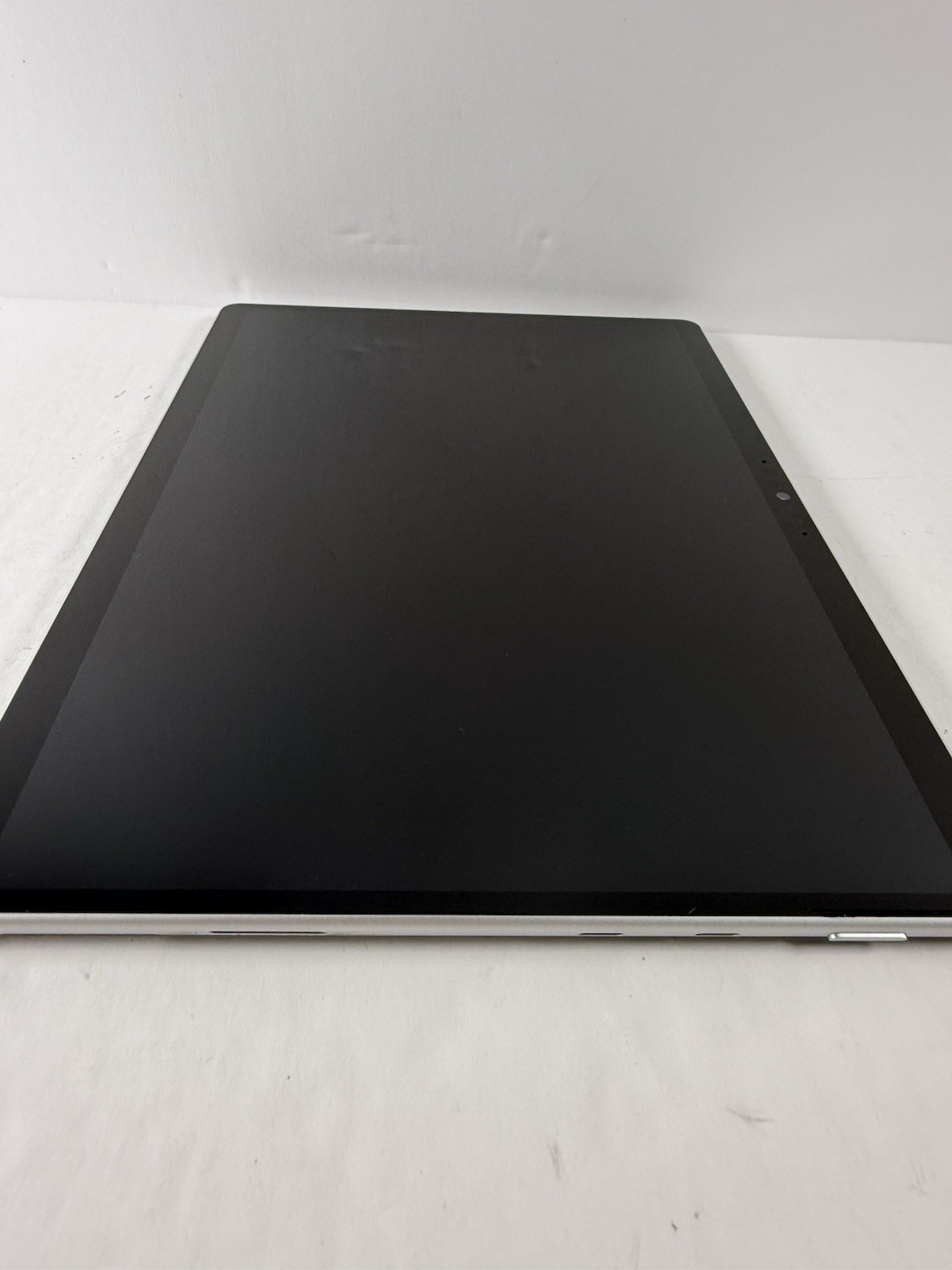 Microsoft Surface Pro 8 (1982) i5-1145G7 – 16GB RAM – 256GB 120Hz – Win 11 Pro