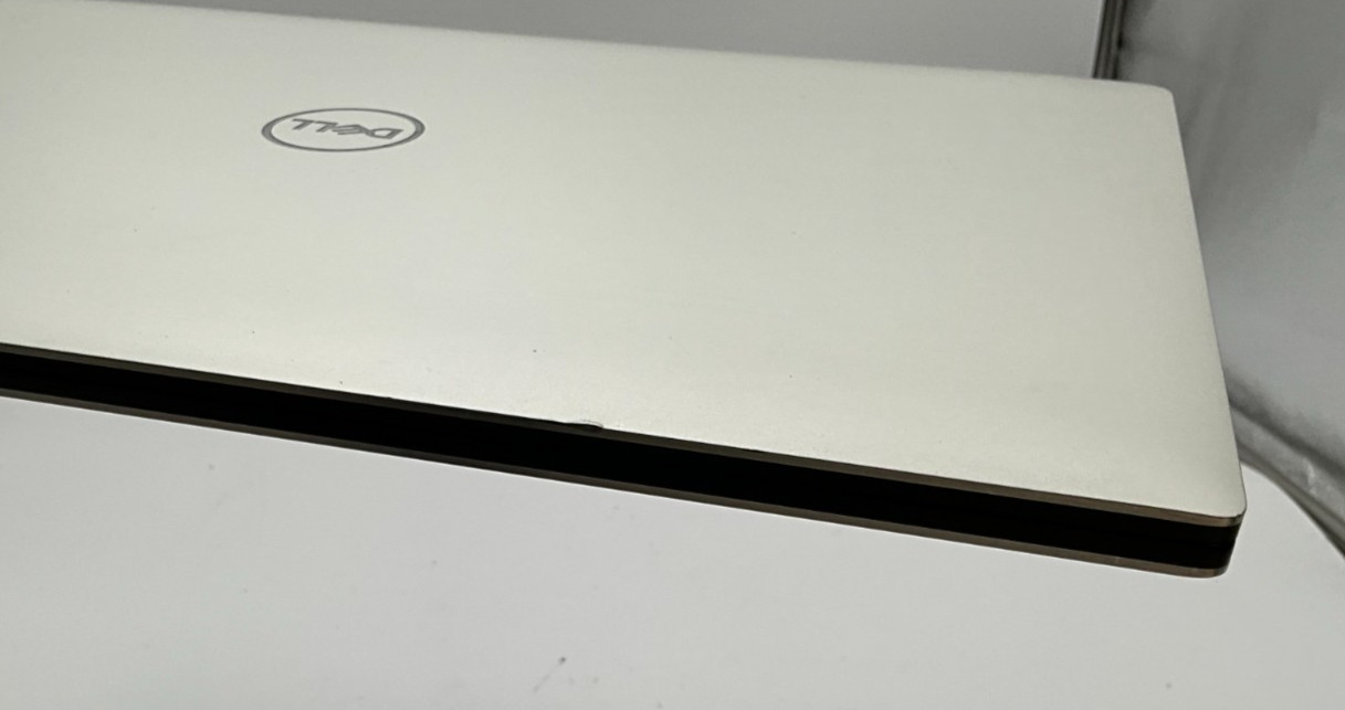 DELL XPS 15 9570 i7-8750H 32GB 1tb NVME GTX 1050TI LAPTOP 9K3JSQ2 *fair