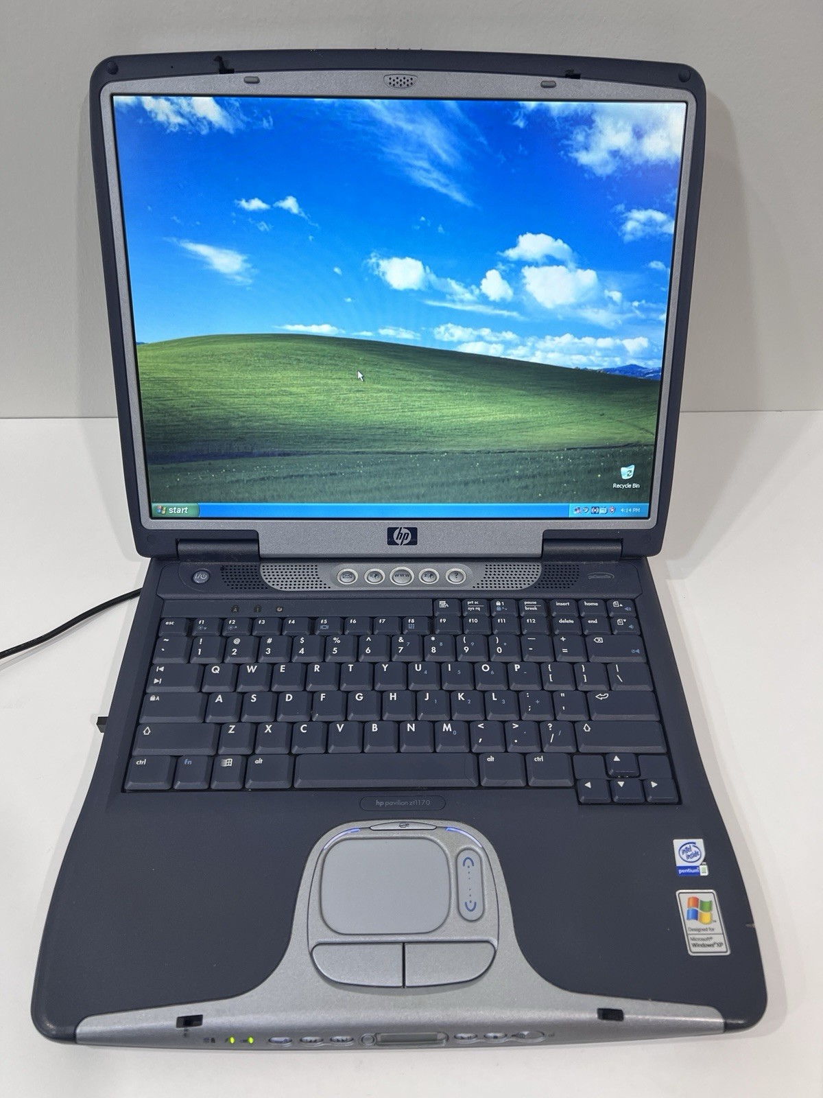 HP Pavilion Pavilion zt1000, WinXP, Pentium 3, S3 AGP, 30GB HDD- No Speakers