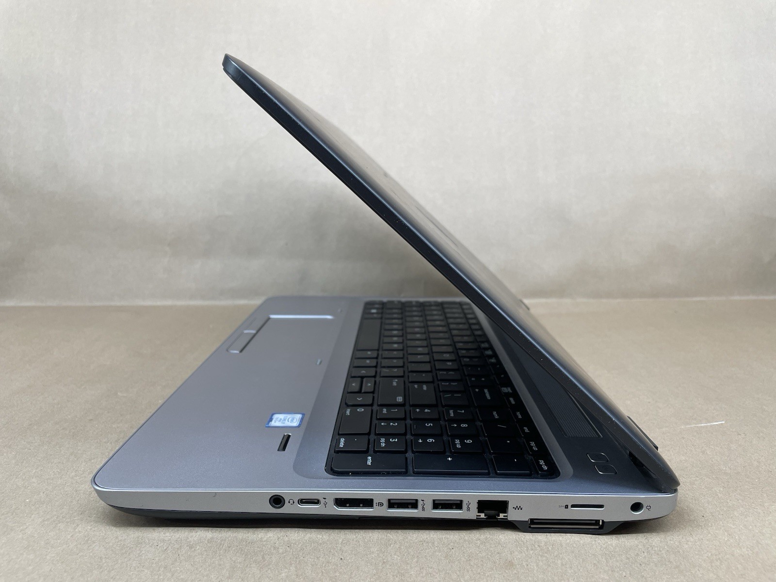 HP ProBook 650 G3 15.6″ i7-7820HQ@2.90GHz No RAM No HDD No OS *READ*