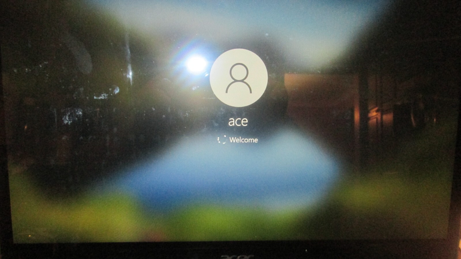 Acer Aspire R5-571T 15.6″ Touchscreen i5-6200U 2.3GHz/ 12GB DDR4 RAM /1TB HDD