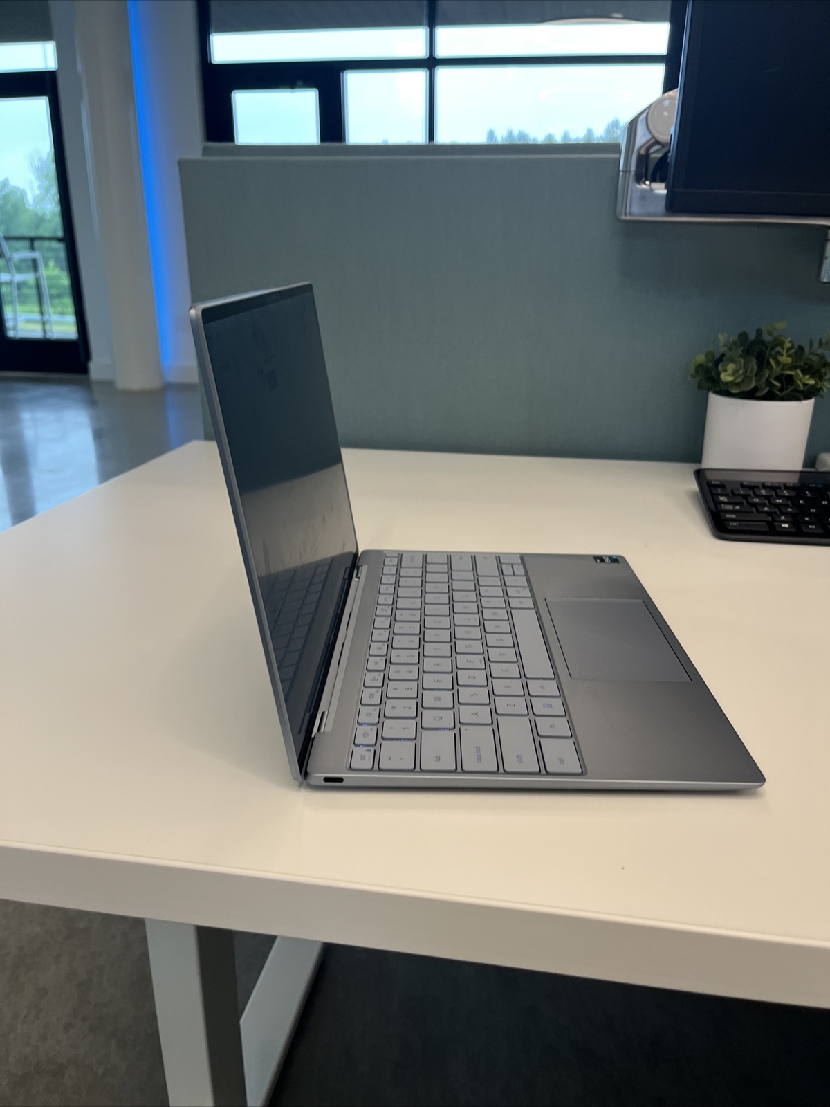 Dell Laptop XPS – Practically New – Used for 3 weeks. Charger included. 