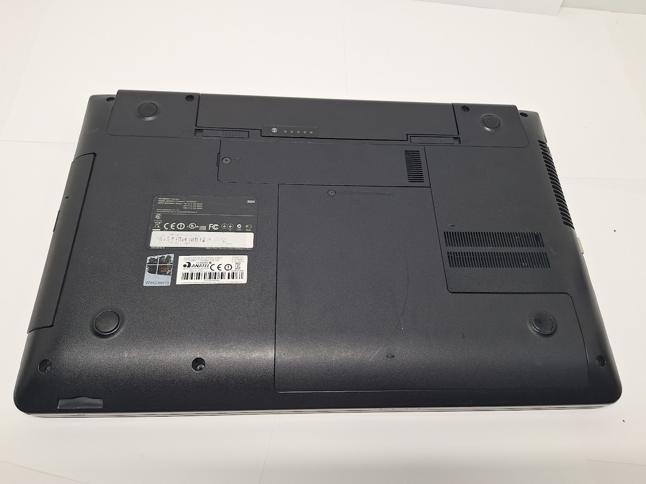 Samsung NP355V5C Laptop 750 GB HDD 4GB Ram for Parts/Repair