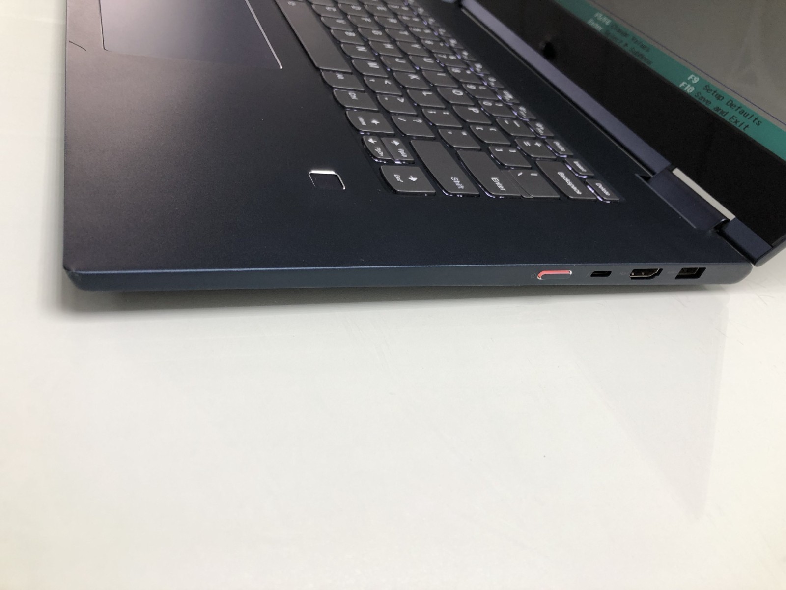 Lenovo Yoga 2-in-1 | Intel i5-8265U | 8GB RAM | 256GB SSD | Touchscree