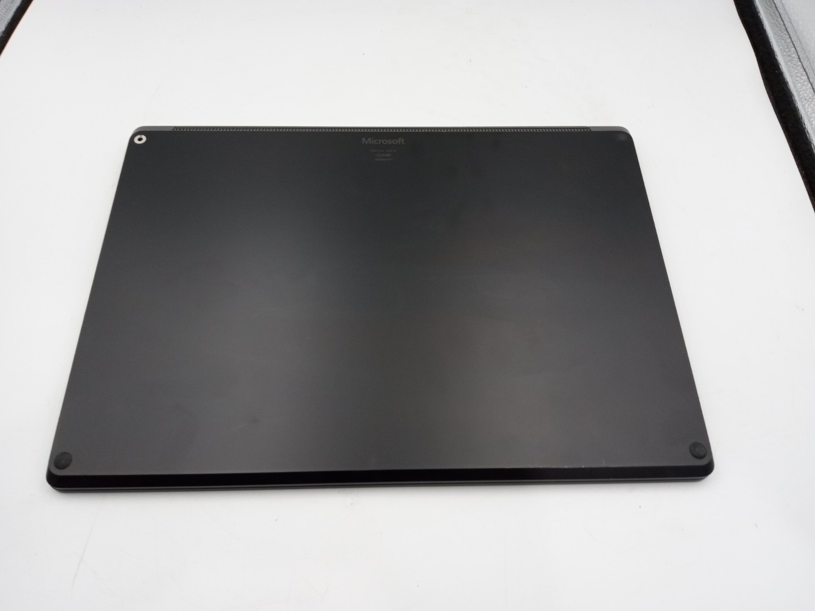 Microsoft Surface Laptop 4 1979 15″ Intel i7-1185G7 16GB RAM 256GB SSD W11 -READ