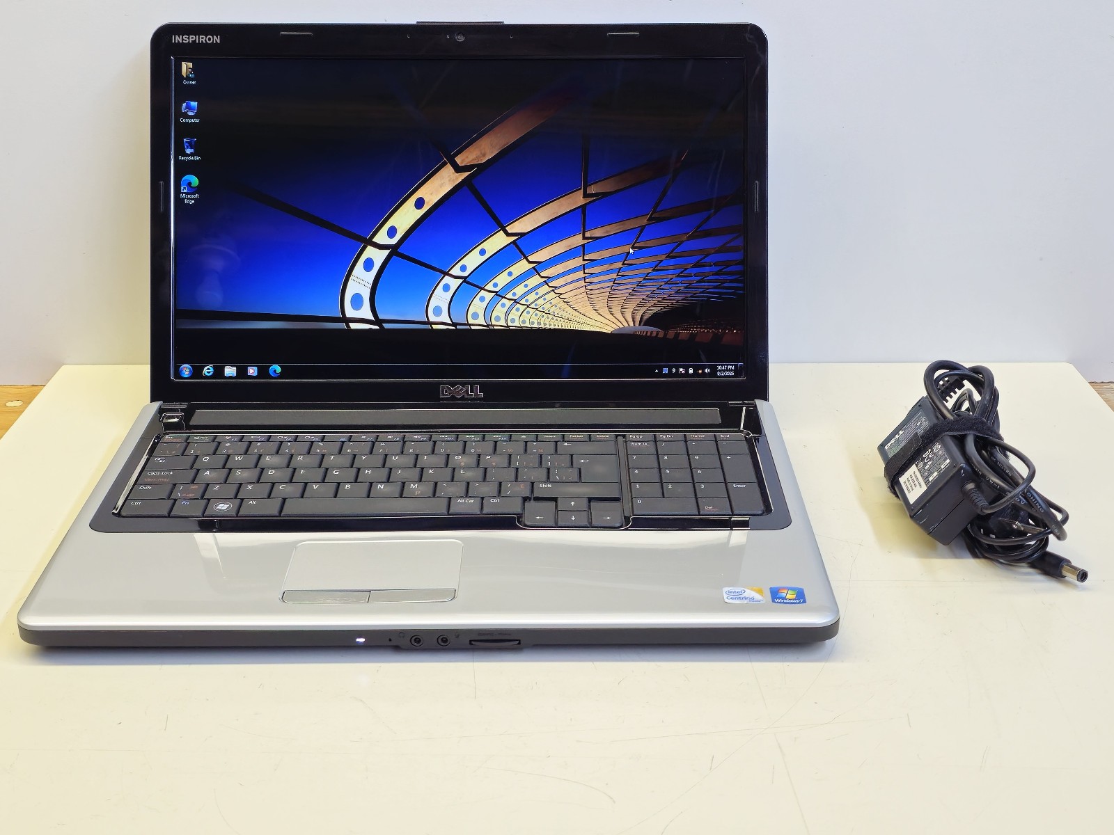 Dell Inspiron 1750 17.3″ Core2Duo T6600 + 4GB + 500GB + Windows 7 Home TESTED