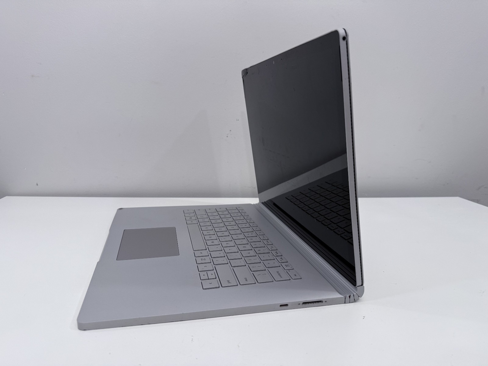 Microsoft Surface Book 3 i7-1065G7 CPU @ 1.30GHz 32 GB RAM 1 TB Win 10 Pro