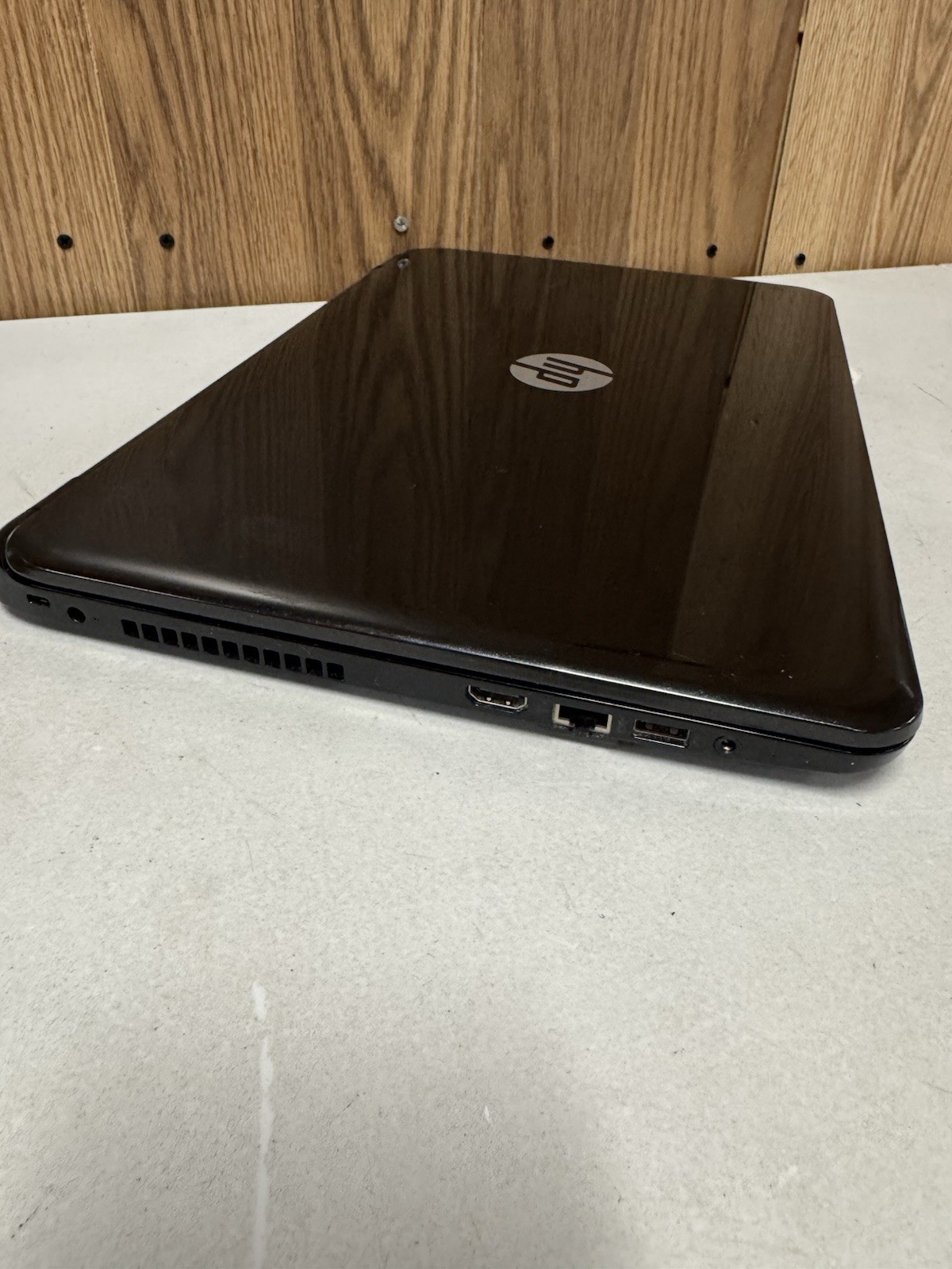 HP Laptop 15.6” Intel Core i3-5010U 2.10GHz 8GB RAM No HDD No Charger As-Is