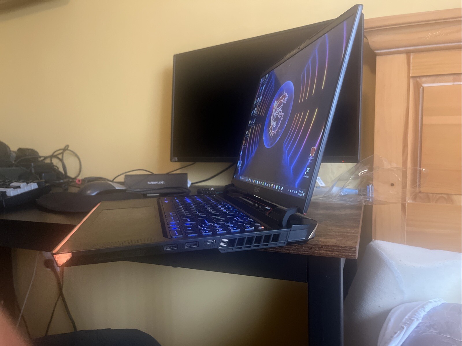 MSI GE68HX Raider 16″ (1TB SSD, Intel Core i9-13950HX, 2.20 GHz, 32GB RAM,…