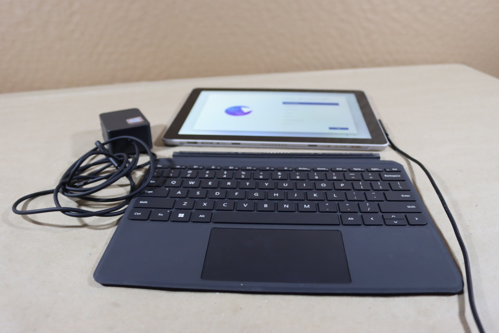 Microsoft Surface Go LTE 1825 10.5″ 8GB RAM 128GB SSD Cellular + Wifi