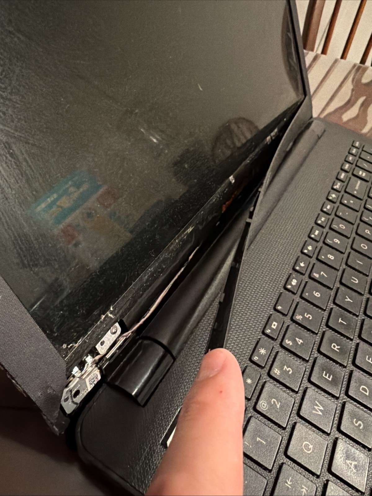 Broken HP Laptop 15-BS212WM 15.6″ Celeron N4000 4GB RAM 500GB HDD FOR PARTS