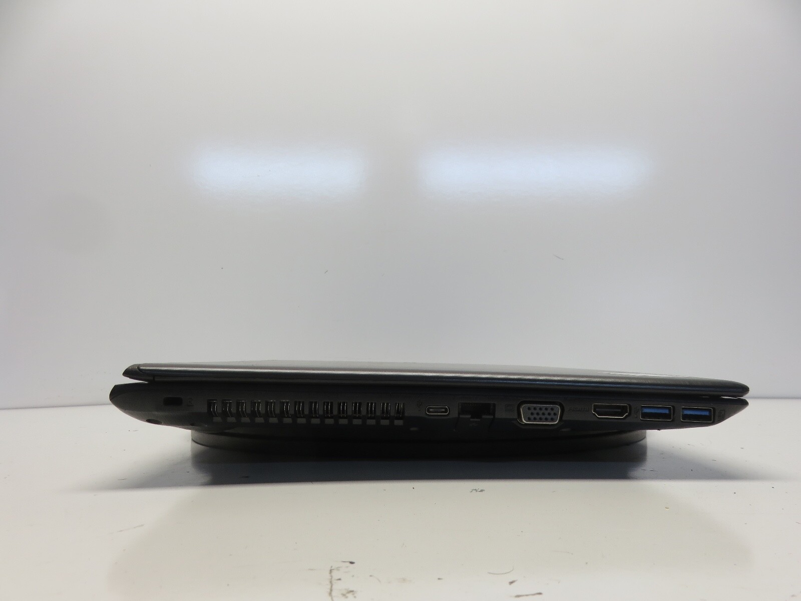 Acer Aspire E5-576 Intel i3-8130U 2.2GHz 6 GB NO HDD No Batt