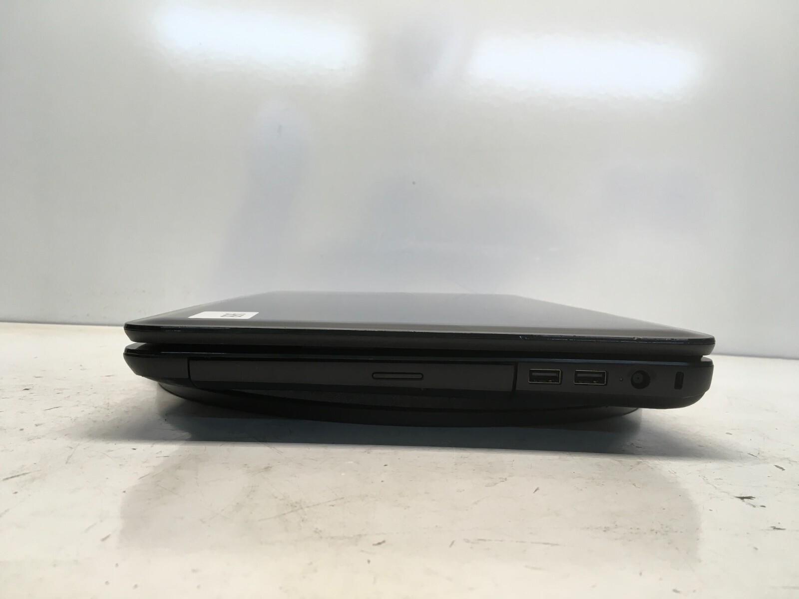 HP 2000-2D09WM AMD E-300 1300MHz 4 GB NO HDD No Batt – Dead Pixels