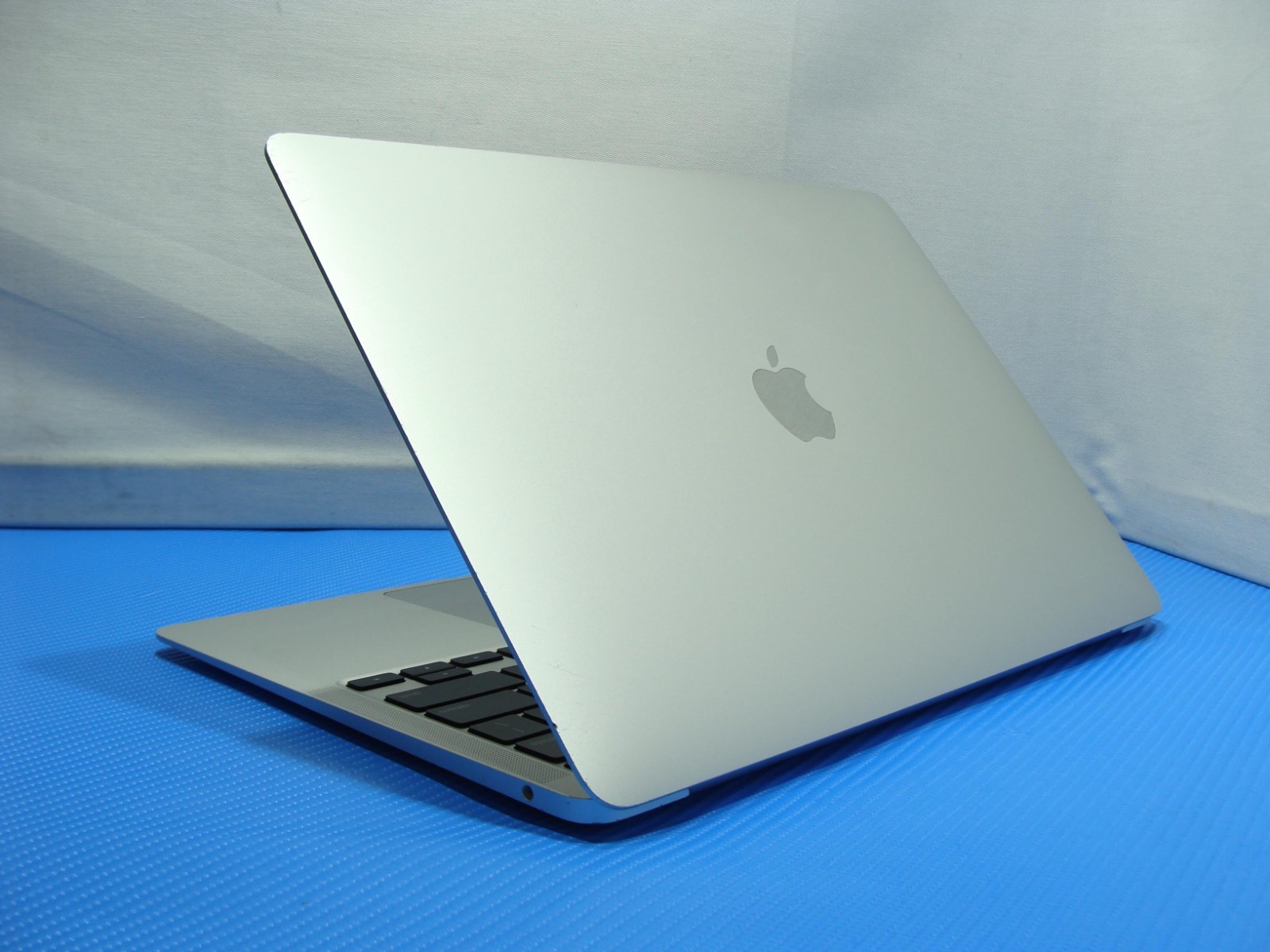 Apple MacBook Air 13″ A2179 (2020) i3-1000NG4 1.1GHz 8GB 256GB SSD MWTJ2LL/A +PA
