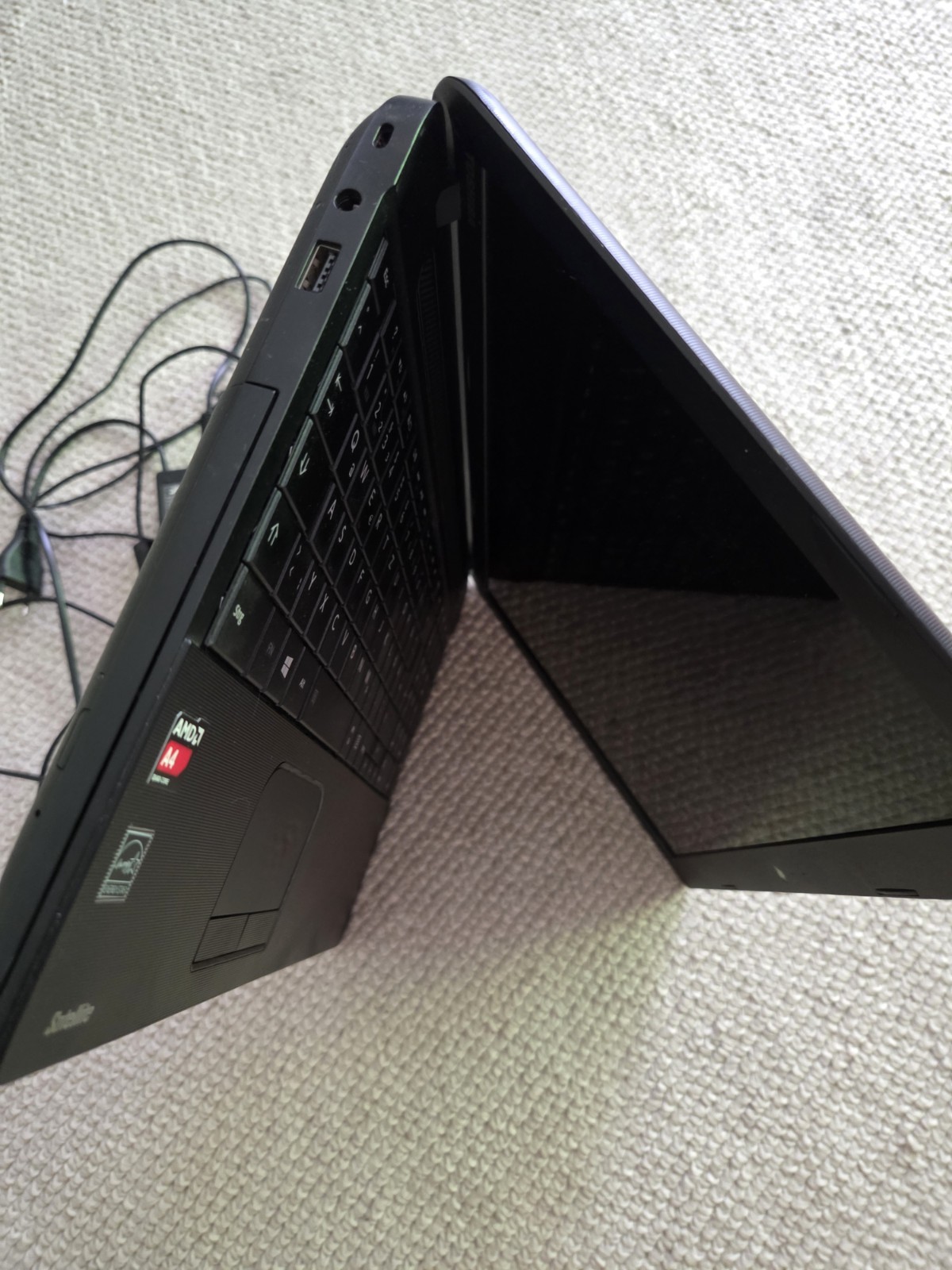 Toshiba Satellite C50D-A-13Y | AMD Quad-Core | 4GB RAM | SSD | Windows 10