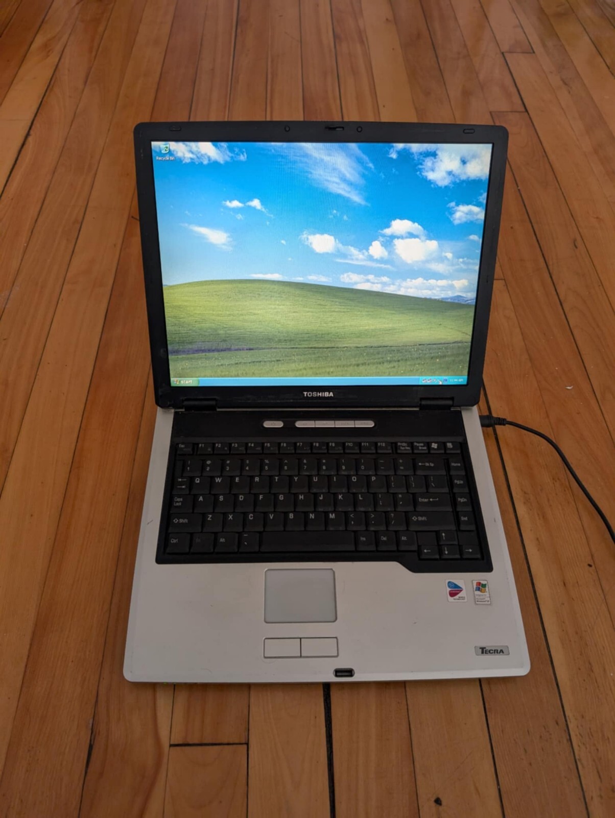 Vintage Toshiba Tecra A3X Intel Pentium 1.73GHz 2GB 60GB Windows XP Home Laptop2
