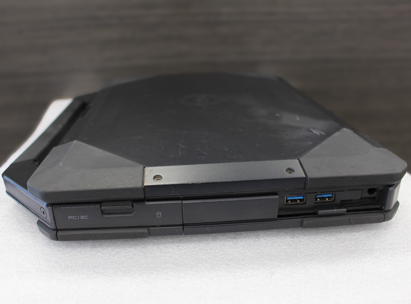 Dell Latitude Rugged 5414 14.0″ Non-Touchscreen i5-6300U 8GB RAM 256GB SSD